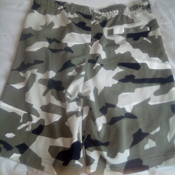 Nikie shorts - Picture 2 of 2